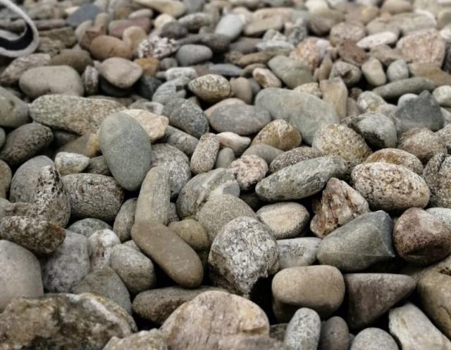 Галька речная пестрая (20-40 мм.)  купить в Адлере от производителя, без посредников